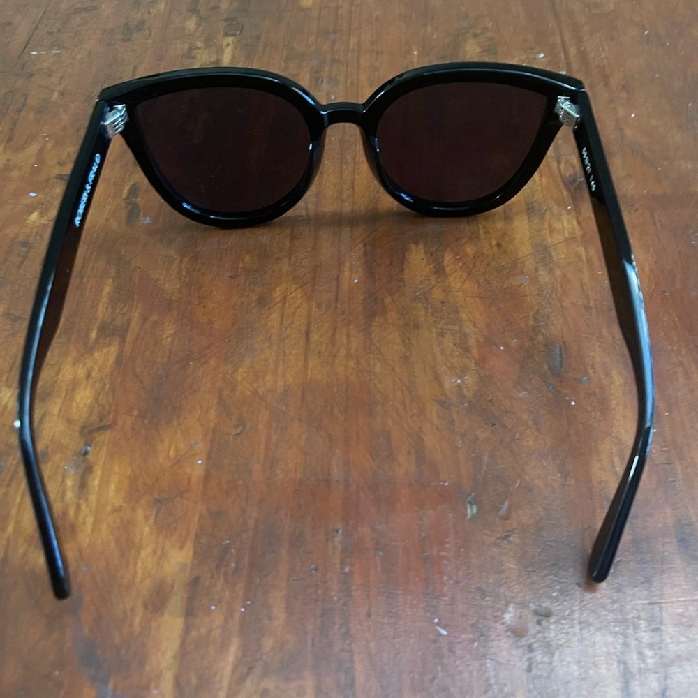 New Roberi & Fraud Sunglasses - Picture 2 of 6